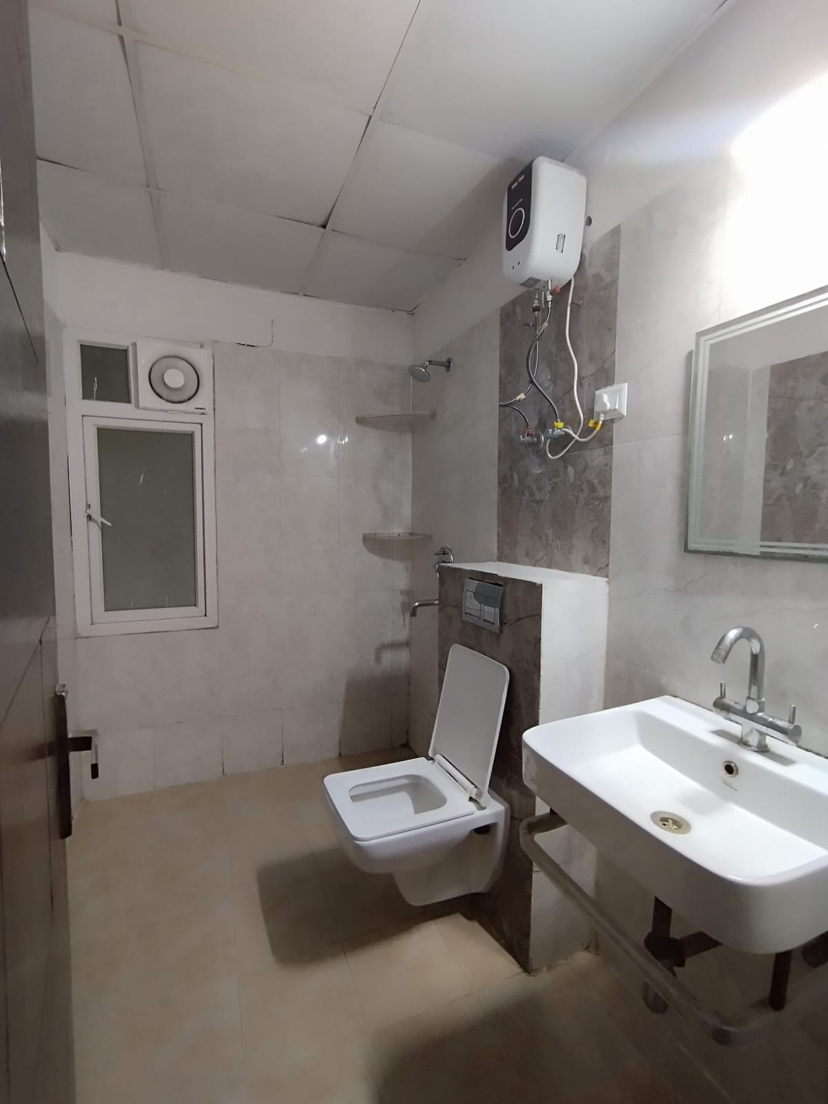 2 BHK Apartment / Flat for Sale in Sector 75, Noida
